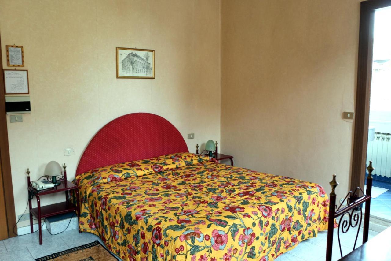 Hotel Italia 3*
